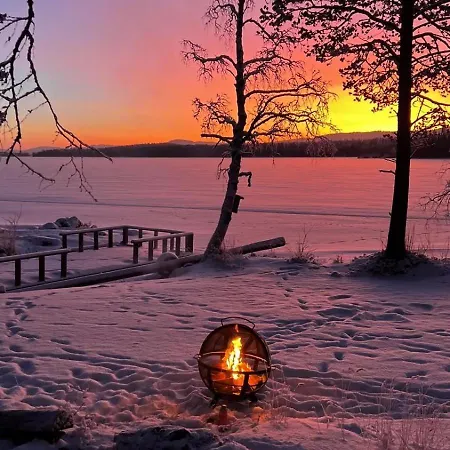 펜션 Cozy Arctic Lakeside With Private Sauna