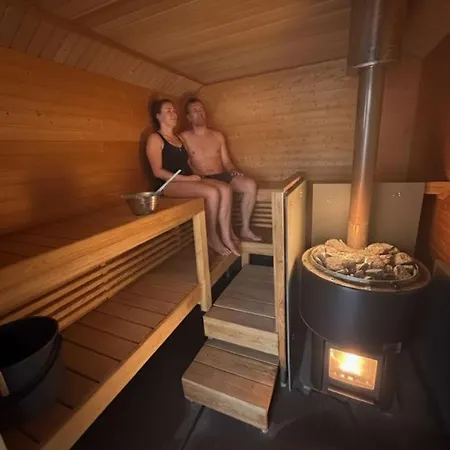 Cozy Arctic Lakeside With Private Sauna * 펠로