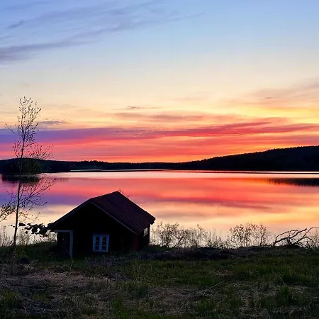펜션 Cozy Arctic Lakeside With Private Sauna *
