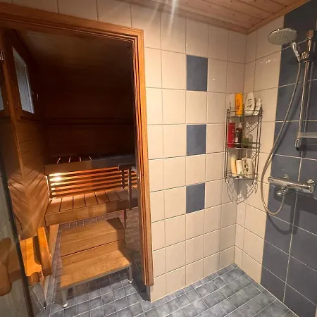 度假居 Cozy Arctic Lakeside With Private Sauna