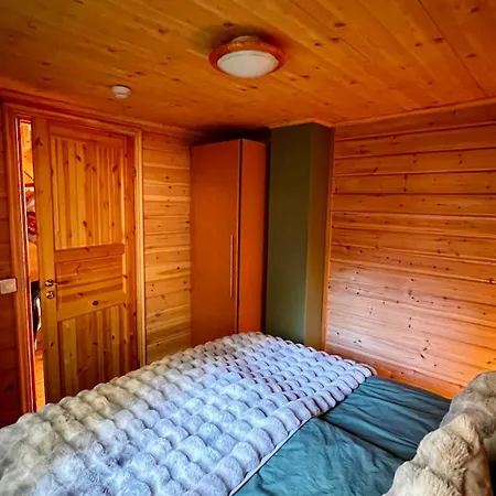 Cozy Arctic Lakeside With Private Sauna * 펠로