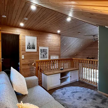 Cozy Arctic Lakeside With Private Sauna 펜션 펠로