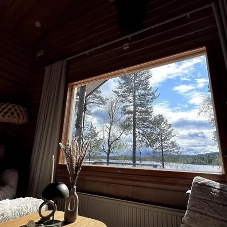 Cozy Arctic Lakeside With Private Sauna 度假居 *