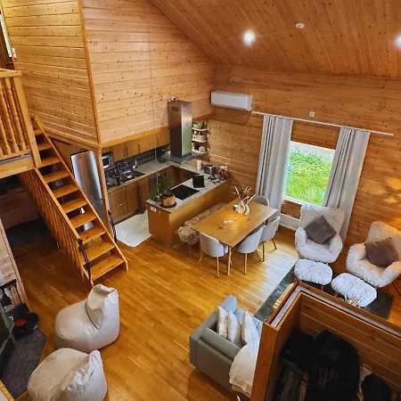Cozy Arctic Lakeside With Private Sauna * 펠로