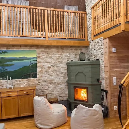 Cozy Arctic Lakeside With Private Sauna 펜션