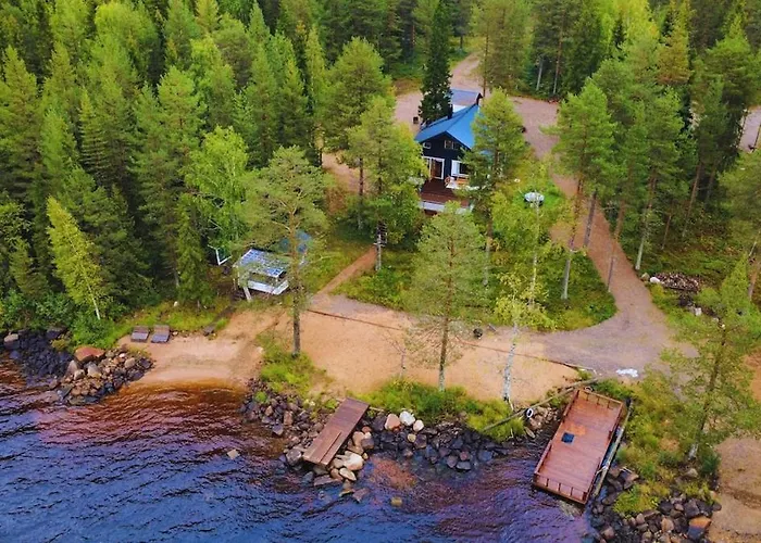 Cozy Arctic Lakeside With Private Sauna 度假居 *