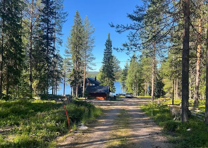 Cozy Arctic Lakeside With Private Sauna