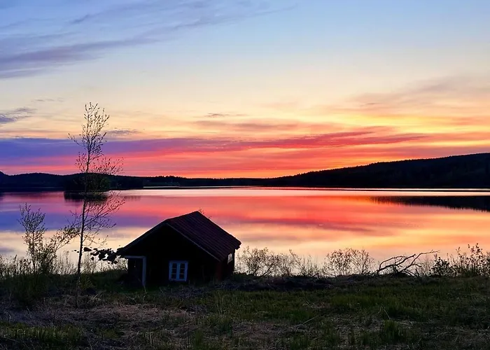 Дом отдыха Cozy Arctic Lakeside With Private Sauna *