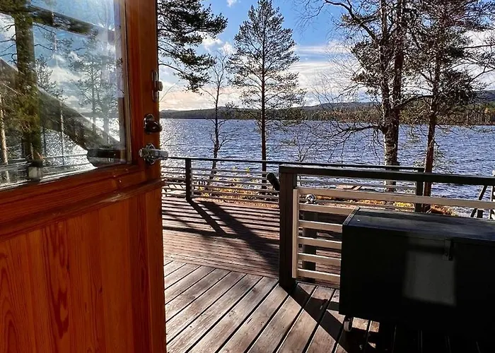 Cozy Arctic Lakeside With Private Sauna 佩洛