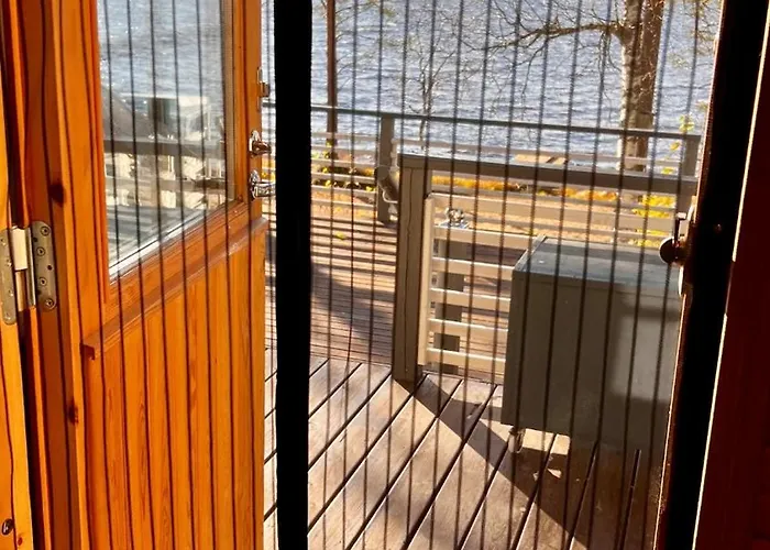 Cozy Arctic Lakeside With Private Sauna 度假居 *