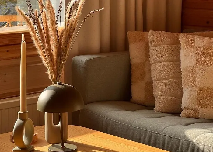 Cozy Arctic Lakeside With Private Sauna 度假居